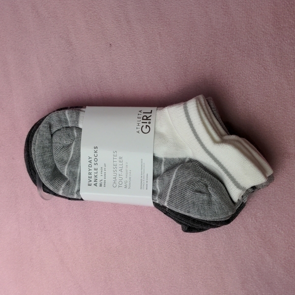 Athleta Girl 3 Pack Everyday Ankle Socks size M/L - Picture 1 of 4